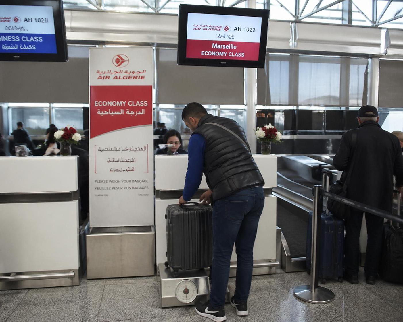 découvrez toutes les informations essentielles sur les bagages air algérie, incluant les franchises et les règles à respecter avant de préparer vos valises pour un voyage serein.
