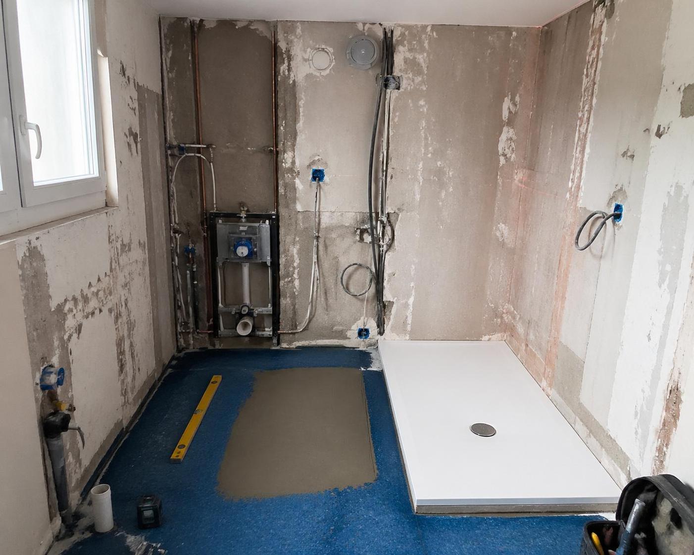 découvrez les coûts détaillés pour rénover votre salle de bain et les aides financières disponibles avec maprimerénov’ 2024 pour optimiser votre budget rénovation.