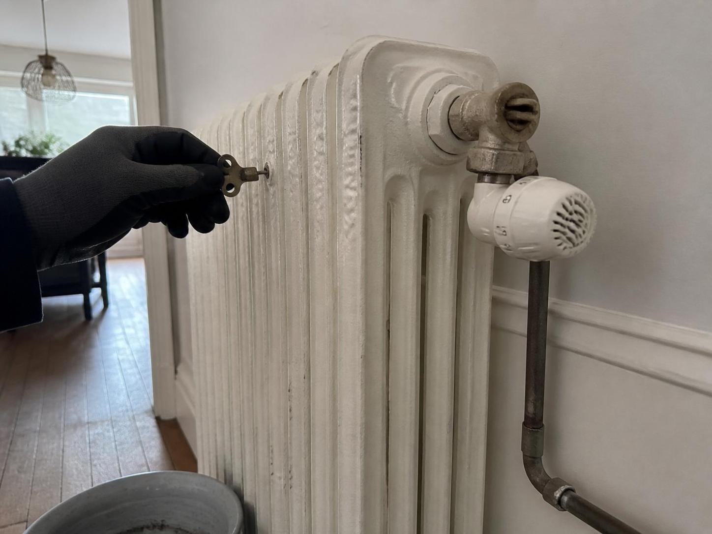 découvrez comment purger efficacement un radiateur en fonte grâce à notre guide complet et assurez un chauffage optimal dans votre maison.